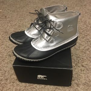 Sorel Out and About Boots